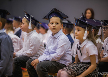 2023-10-05 Ślubowanie klas pierwszych SP11 Ferić (83)