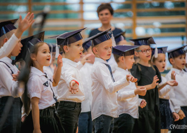 2023-10-05 Ślubowanie klas pierwszych SP11 Ferić (70)