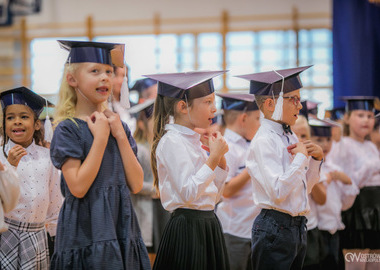 2023-10-05 Ślubowanie klas pierwszych SP11 Ferić (63)