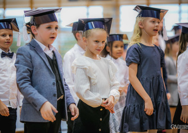 2023-10-05 Ślubowanie klas pierwszych SP11 Ferić (59)