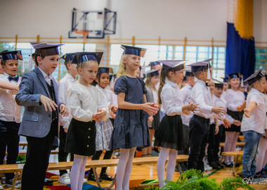 2023-10-05 Ślubowanie klas pierwszych SP11 Ferić (57)