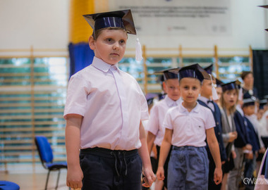 2023-10-05 Ślubowanie klas pierwszych SP11 Ferić (45)
