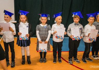 2023-20-19 Ślubowanie klas I SP5 (282)