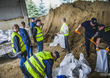 Sztab kryzysowy pracuje na pełnych obrotach (25)