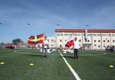 Hala sportowa i boisko piłkarskie ze sztuczną nawierzchnią przy Gimnazjum nr 4 -3