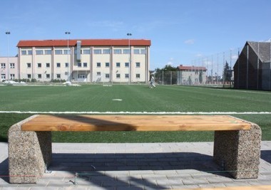 Hala sportowa i boisko piłkarskie ze sztuczną nawierzchnią przy Gimnazjum nr 4 -2
