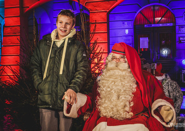 2024-12-06 Mikołaj zapalenie choinki (221)