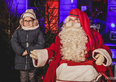 2024-12-06 Mikołaj zapalenie choinki (185)