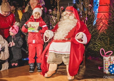 2024-12-06 Mikołaj zapalenie choinki (152)