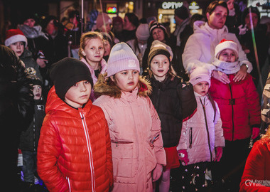 2024-12-06 Mikołaj zapalenie choinki (131)