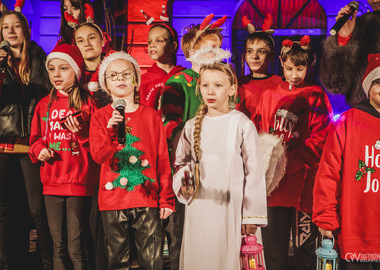 2024-12-06 Mikołaj zapalenie choinki (64)