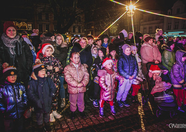 2024-12-06 Mikołaj zapalenie choinki (49)