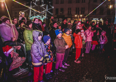2024-12-06 Mikołaj zapalenie choinki (48)