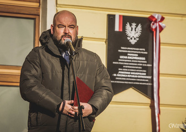 2025-01-19 Tablica pamiątkowa Lecha Kaczyńskiego (388)