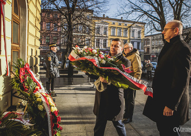 2025-01-19 Tablica pamiątkowa Lecha Kaczyńskiego (268)