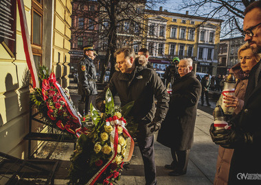 2025-01-19 Tablica pamiątkowa Lecha Kaczyńskiego (233)