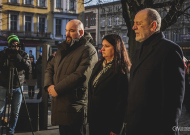 2025-01-19 Tablica pamiątkowa Lecha Kaczyńskiego (215)