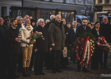 2025-01-19 Tablica pamiątkowa Lecha Kaczyńskiego (112)