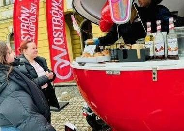 Walentynki 2025 na ostrowskim Rynku (8)