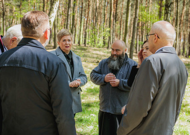 Uroczystości w Lesie Winiarskim (27.04.2025) (47)