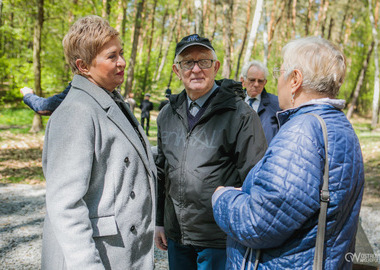 Uroczystości w Lesie Winiarskim (27.04.2025) (46)