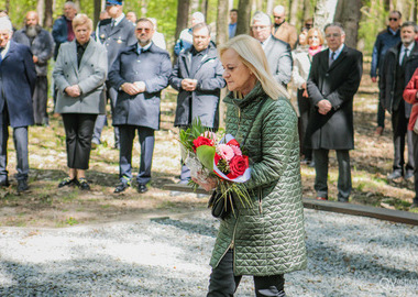 Uroczystości w Lesie Winiarskim (27.04.2025) (42)