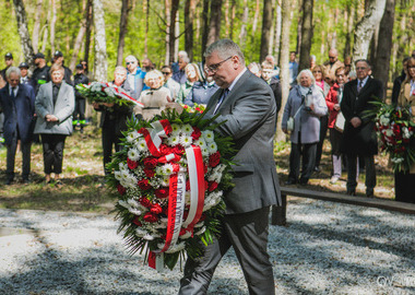 Uroczystości w Lesie Winiarskim (27.04.2025) (38)