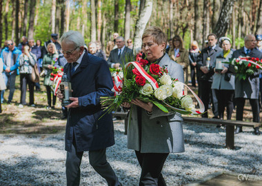 Uroczystości w Lesie Winiarskim (27.04.2025) (35)