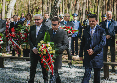 Uroczystości w Lesie Winiarskim (27.04.2025) (33)