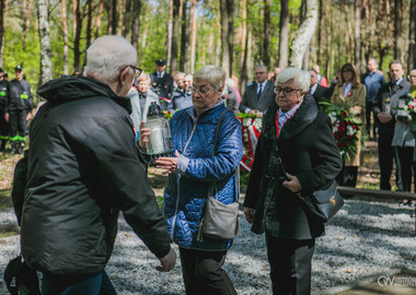 Uroczystości w Lesie Winiarskim (27.04.2025) (32)