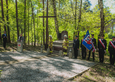 Uroczystości w Lesie Winiarskim (27.04.2025) (27)
