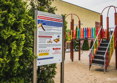 Nowy plac zabaw przy SP7 (24)