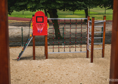 Nowy plac zabaw przy SP7 (19)