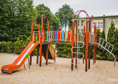 Nowy plac zabaw przy SP7 (14)