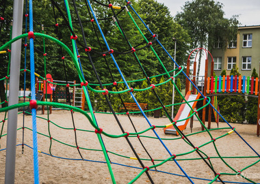 Nowy plac zabaw przy SP7 (13)