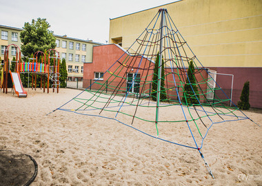 Nowy plac zabaw przy SP7 (9)