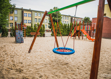 Nowy plac zabaw przy SP7 (8)