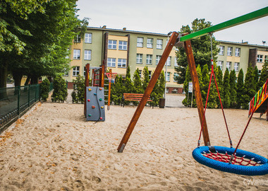 Nowy plac zabaw przy SP7 (7)
