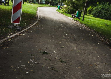 Nowa nawierzchnia w parku miejskim (28)