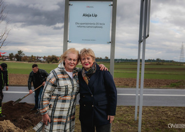 Zielony akcent na 35-lecie samorządu. W Ostrowie Wielkopolskim posadzono Aleję Lipową (41)