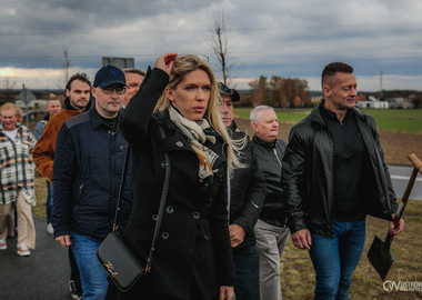 Zielony akcent na 35-lecie samorządu. W Ostrowie Wielkopolskim posadzono Aleję Lipową (23)