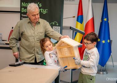 Seniorzy i przedszkolaki razem dla natury (41)