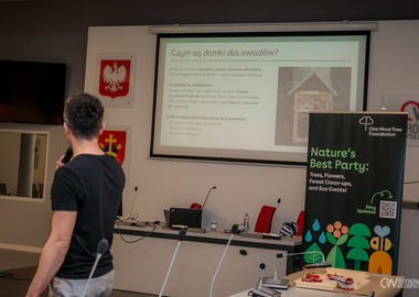 Seniorzy i przedszkolaki razem dla natury  (8)