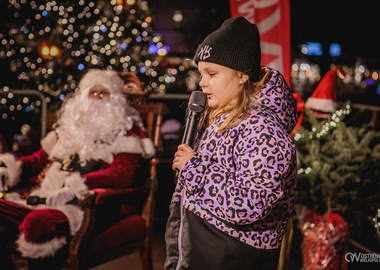 2025-12-06 Odpalenie choinki (378)