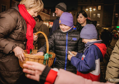 2025-12-06 Odpalenie choinki (272)