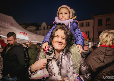 2025-12-06 Odpalenie choinki (237)