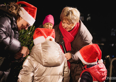 2025-12-06 Odpalenie choinki (215)