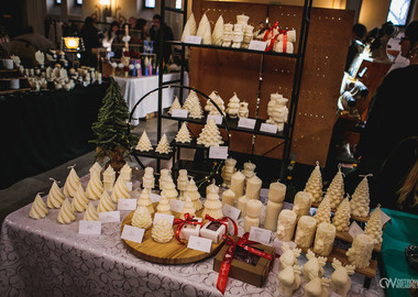 2025-12-07 Kiermasz sztuki synagoa (106)