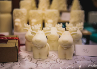 2025-12-07 Kiermasz sztuki synagoa (102)