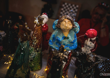 2025-12-07 Kiermasz sztuki synagoa (76)